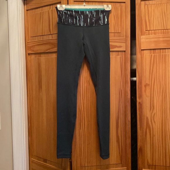 Lululemon green pants - Picture 1 of 4